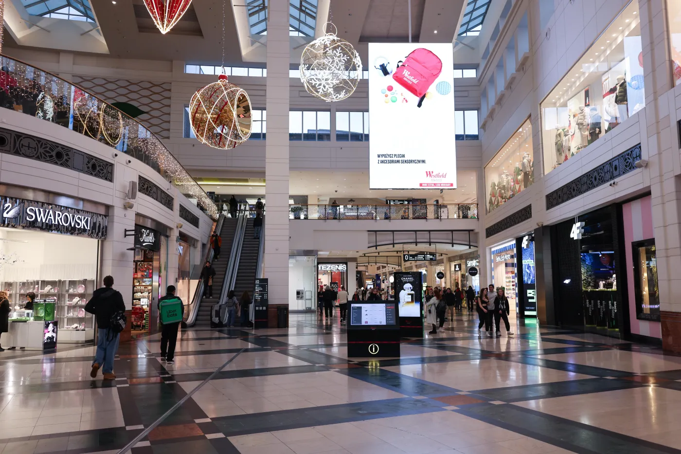 Napad na jubilera w galerii handlowej w Warszawie. Akcja policji