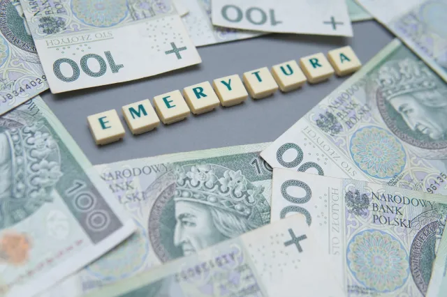 Masz 60 lat i 15 lat stażu pracy? Taka emerytura z ZUS Ci przysługuje