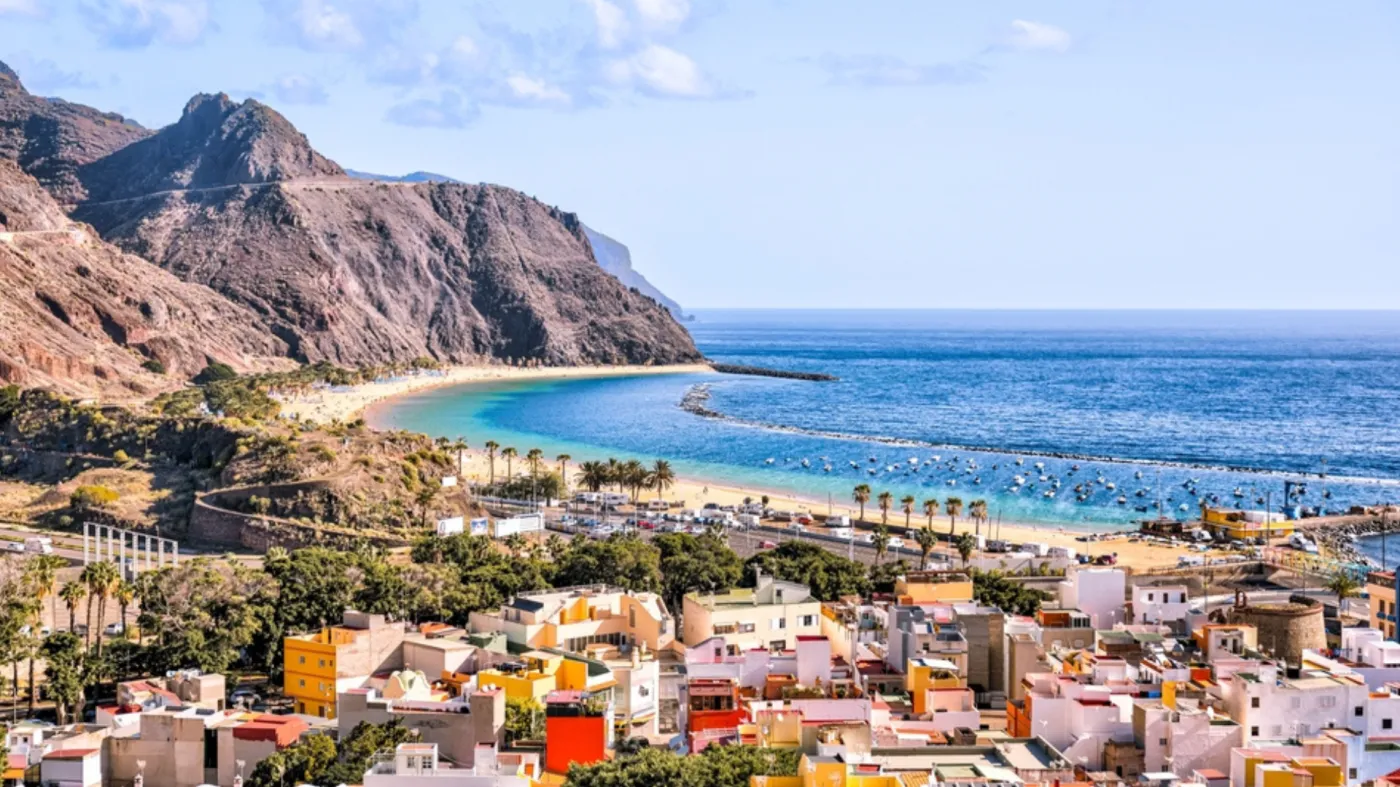 Szokujące graffiti na rajskiej wyspie. Przerażeni turyści rezygnują z wakacji