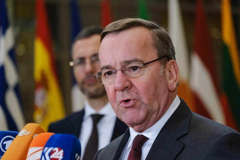 Niemcy nie wykluczają wysłania wojsk do Ukrainy. Minister obrony postawił warunek