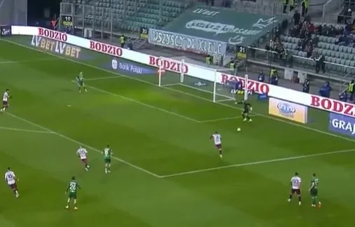 Kuriozalny gol we Wrocławiu. Śląsk nie zbacza z autostrady do spadku