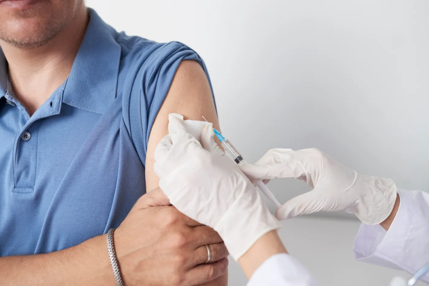 Szczepionkę przeciwko Covid-19 przyjął 217 razy. Zbadali, jakie były skutki uboczne