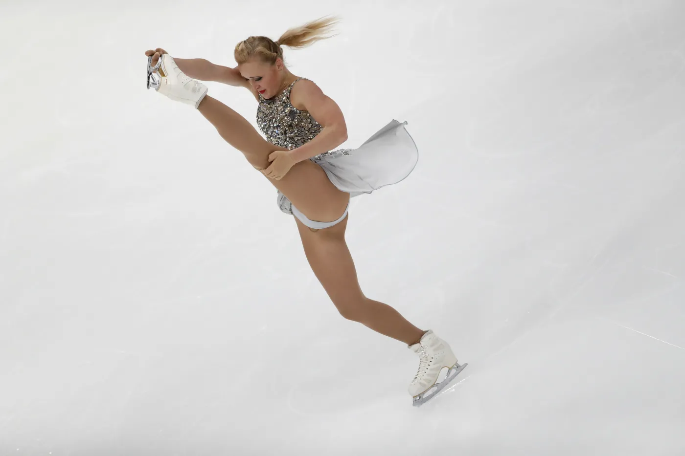 Łyżwiarki figurowe lepiej tańczą na lodzie, niż chodzą po ziemi. Śliska tafla im niestraszna [ZDJĘCIA]