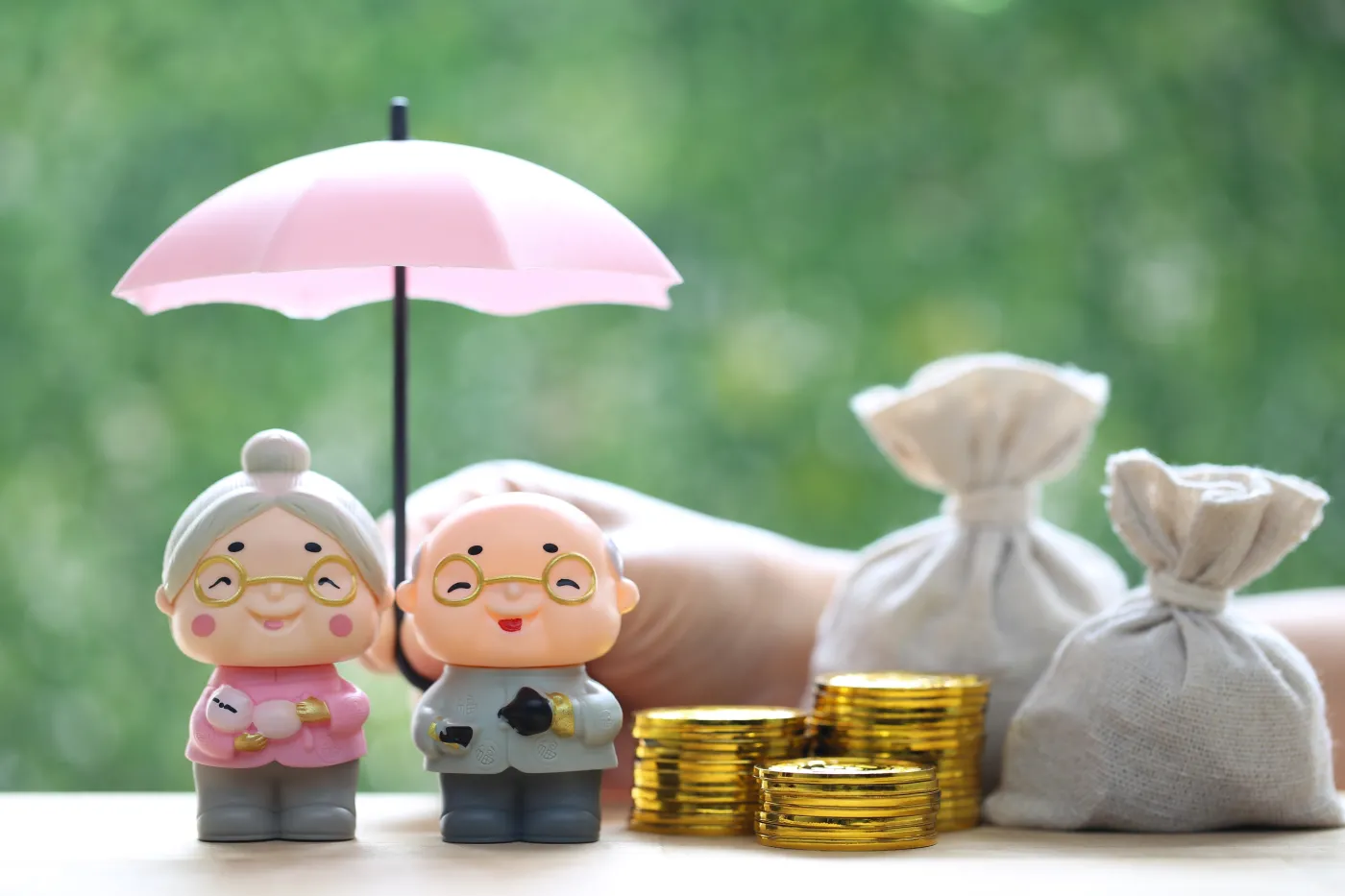 seniorzy, senior, emeryt, emerytura, emerytury, pieniądze 