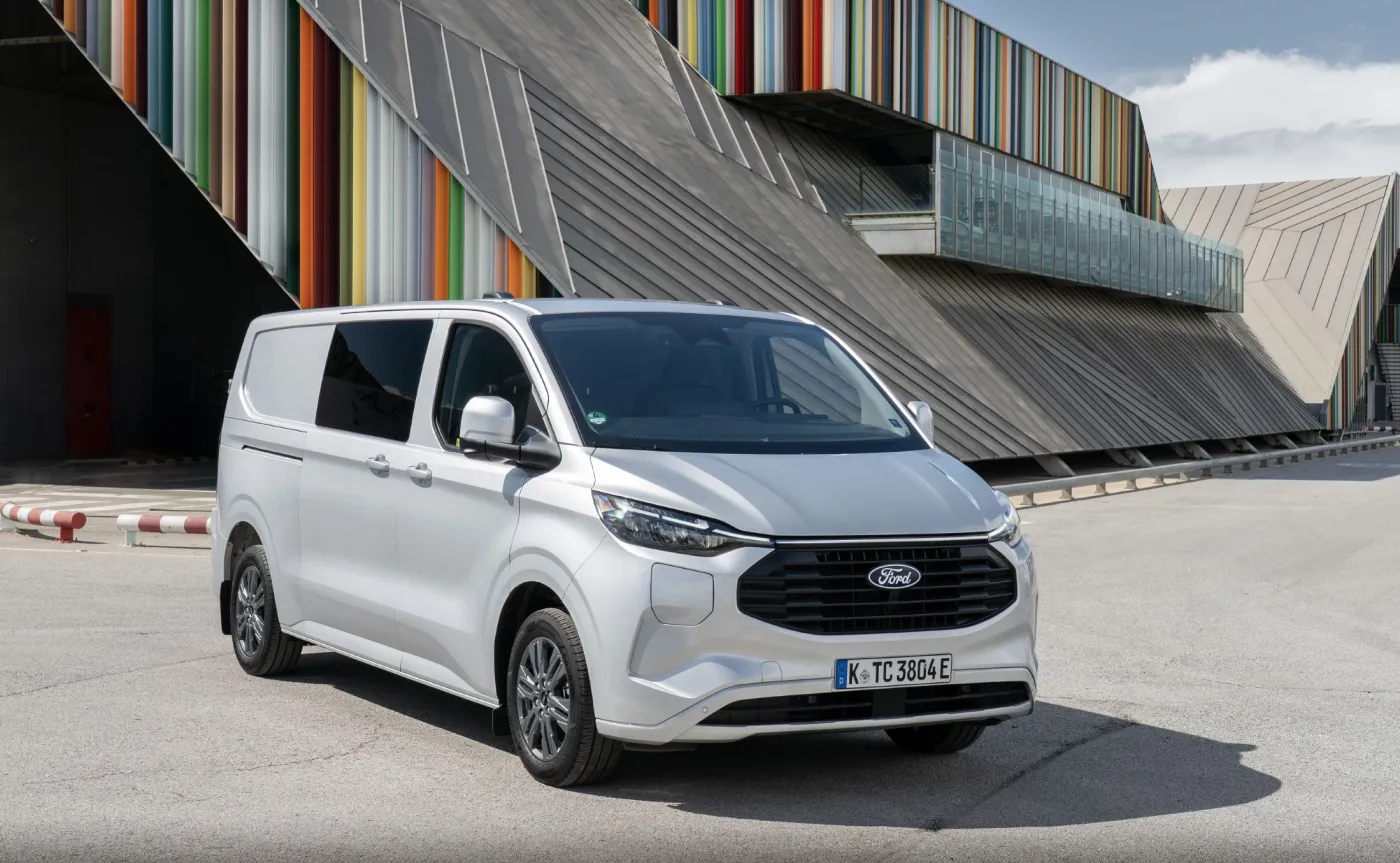 ford-transit-custom-phev-38457024.jpg
