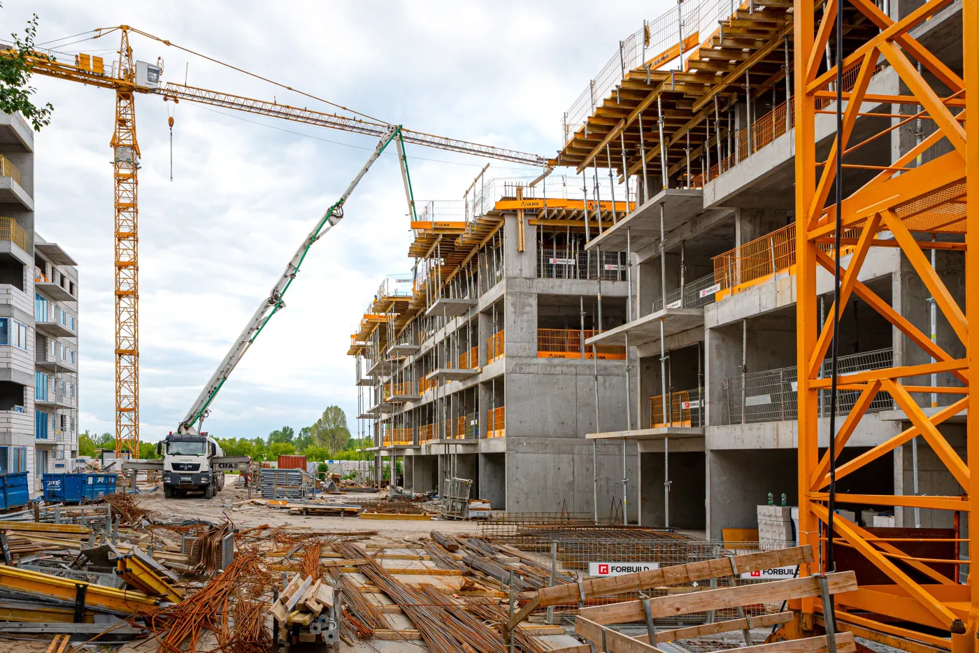 Rynek nieruchomości wstrzymuje oddech. Co się dzieje z cenami mieszkań?