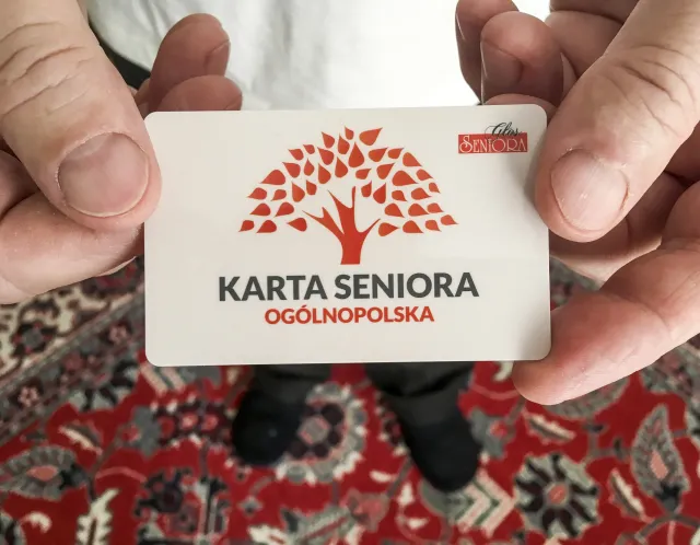 Ogólnopolska Karta Seniora dla osób 60+. Zniżki do sklepów, placówek medycznych i sanatoriów [LISTA]