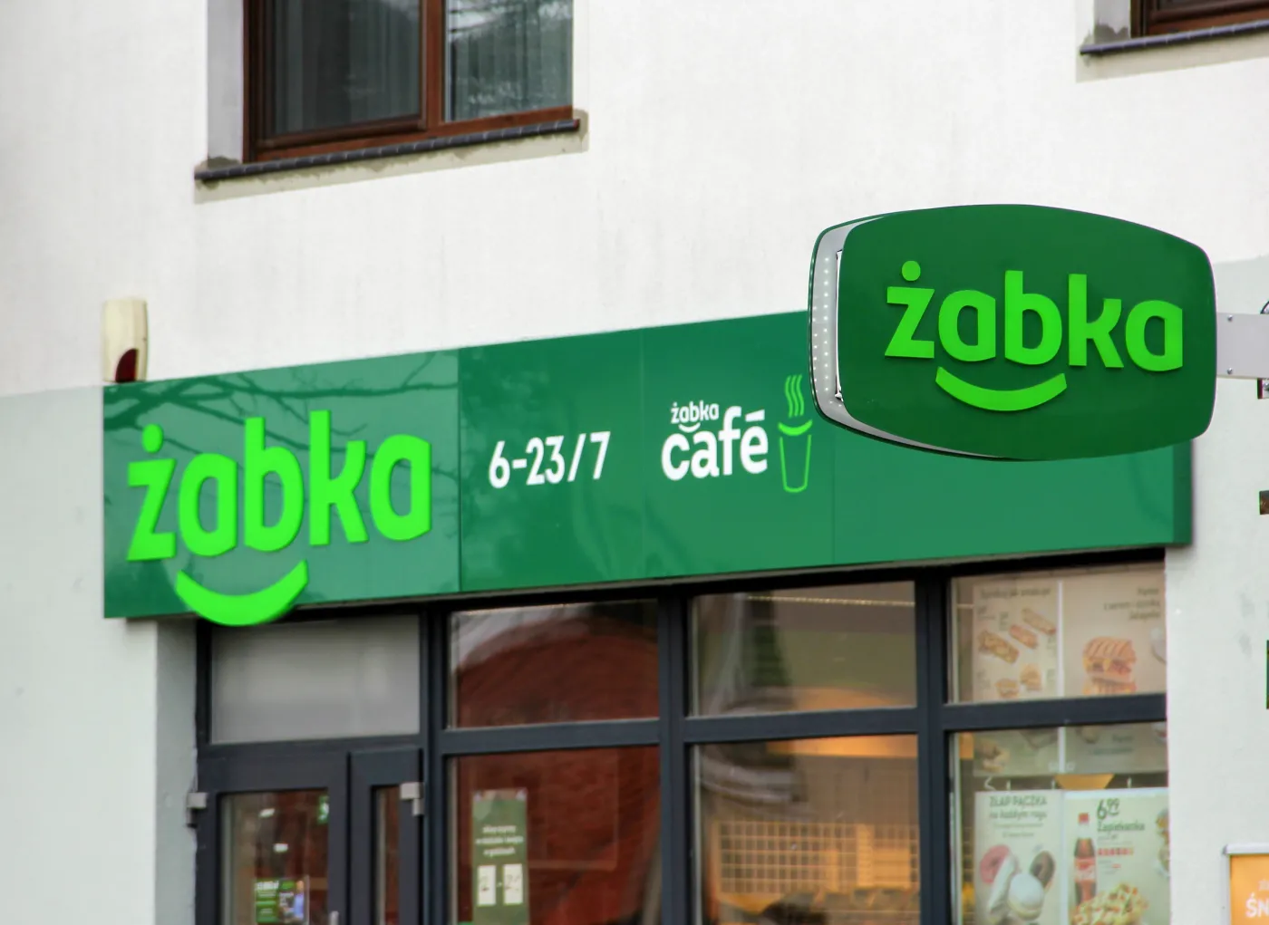 W jakich godzinach otwarta jest Żabka w Poniedziałek Wielkanocny? Godziny otwarcia