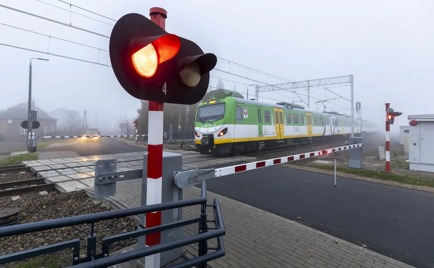 przejazd-kolejowodrogowy-38348443.jpg