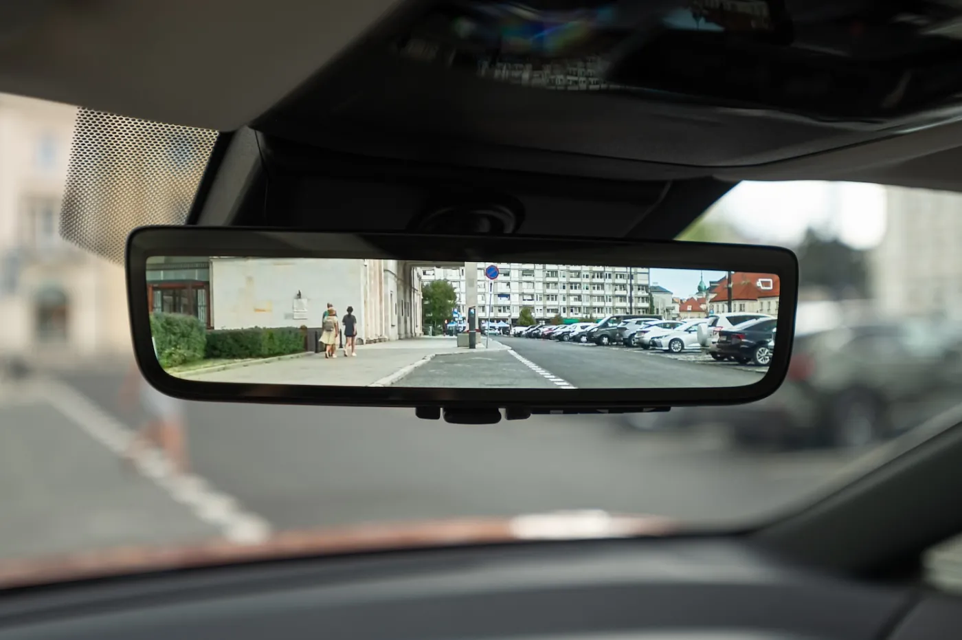 cyfrowe-lusterko-wsteczne-38283793.jpg