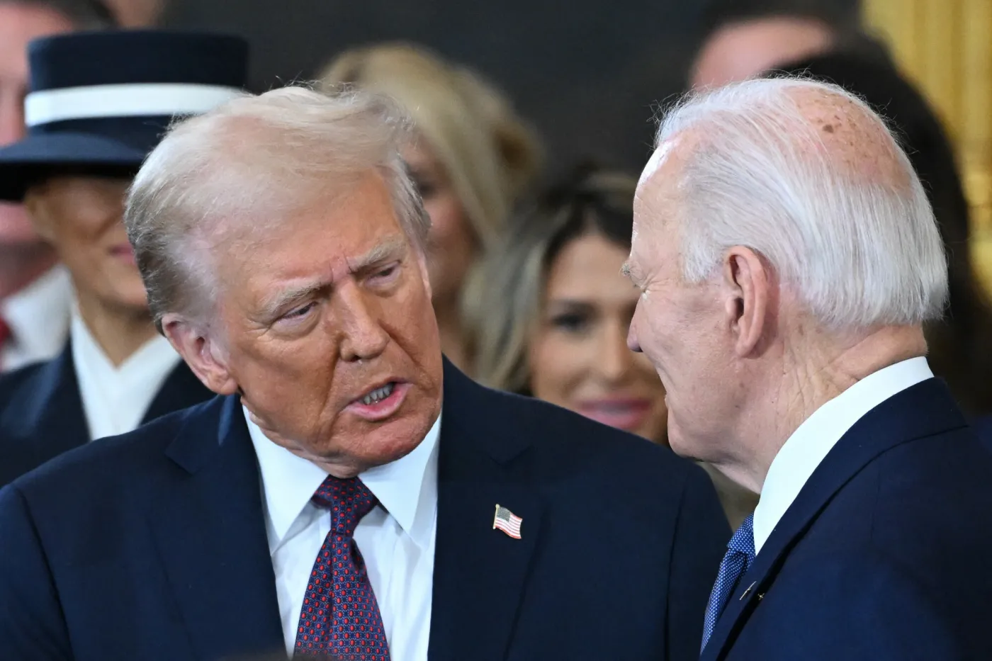 Trump grzmi o spisku i zleca śledztwo. Biden reaguje na oskarżenia
