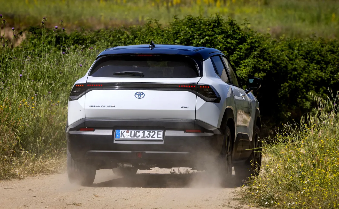 Nowa Toyota wjeżdża do Polski. Świetny styl i gwarancja na 1 mln km hitem