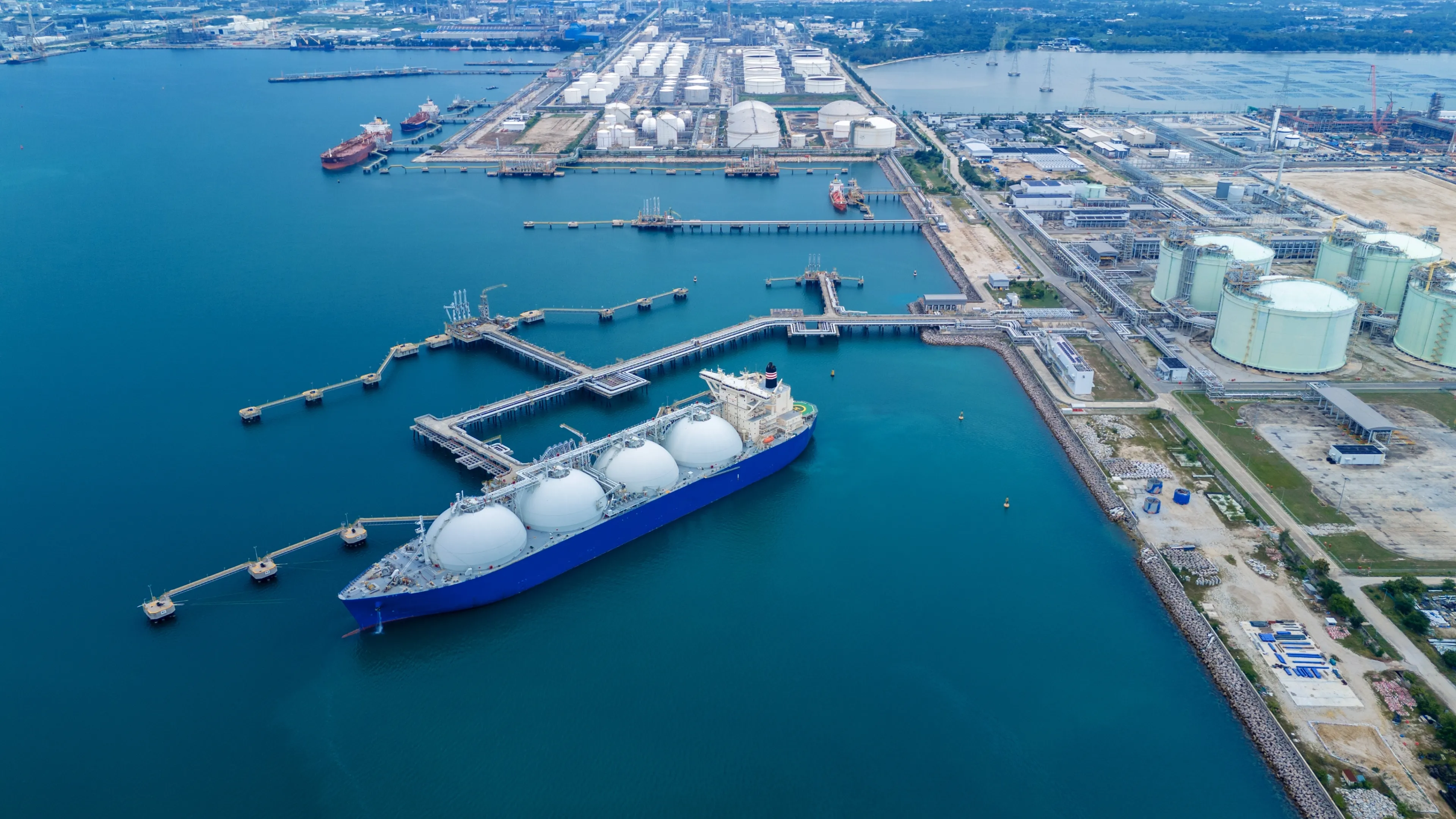 Rosyjski gaz wraca do Europy? Import LNG jest największy od lat