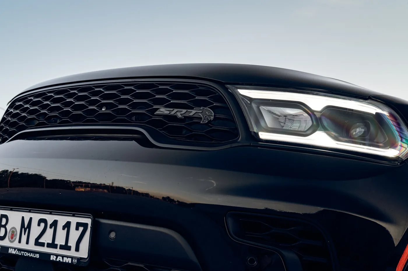 Sensacyjny SUV wjeżdża do Polski. Ma V8 i 707 KM