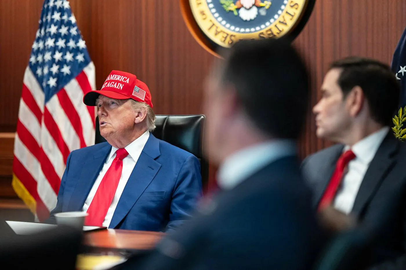 Jak Donald Trump odpowie na irański atak na amerykańskie bazy? 