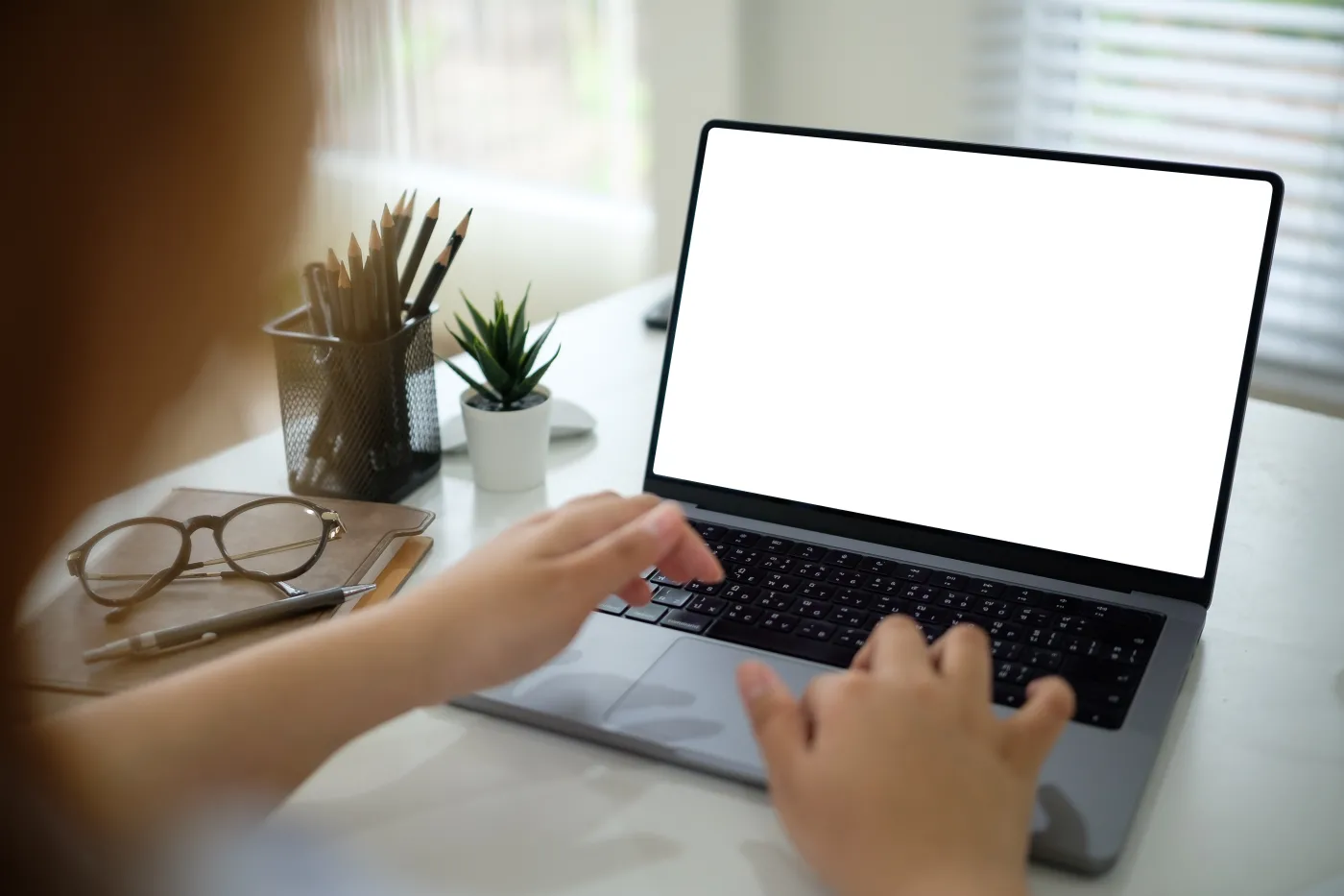 Szkoły dostaną laptopy. Ogłoszono gigantyczny przetarg, a warunki koszą konkurencję