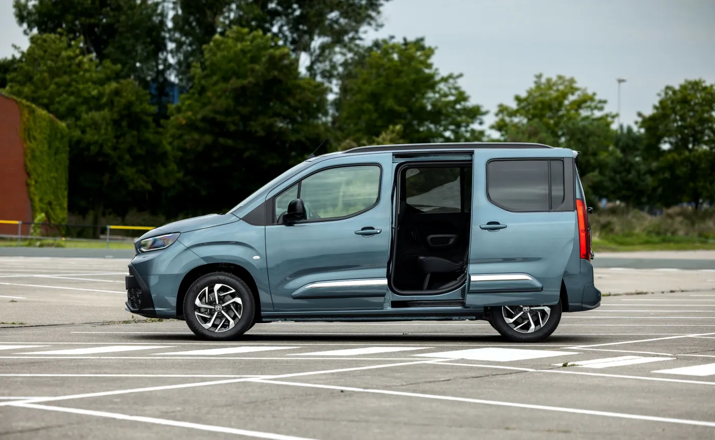 Oto nowa Toyota za 48 400 zł. Ma silnik 1.2 D-4T i gwarancję na 1 mln km