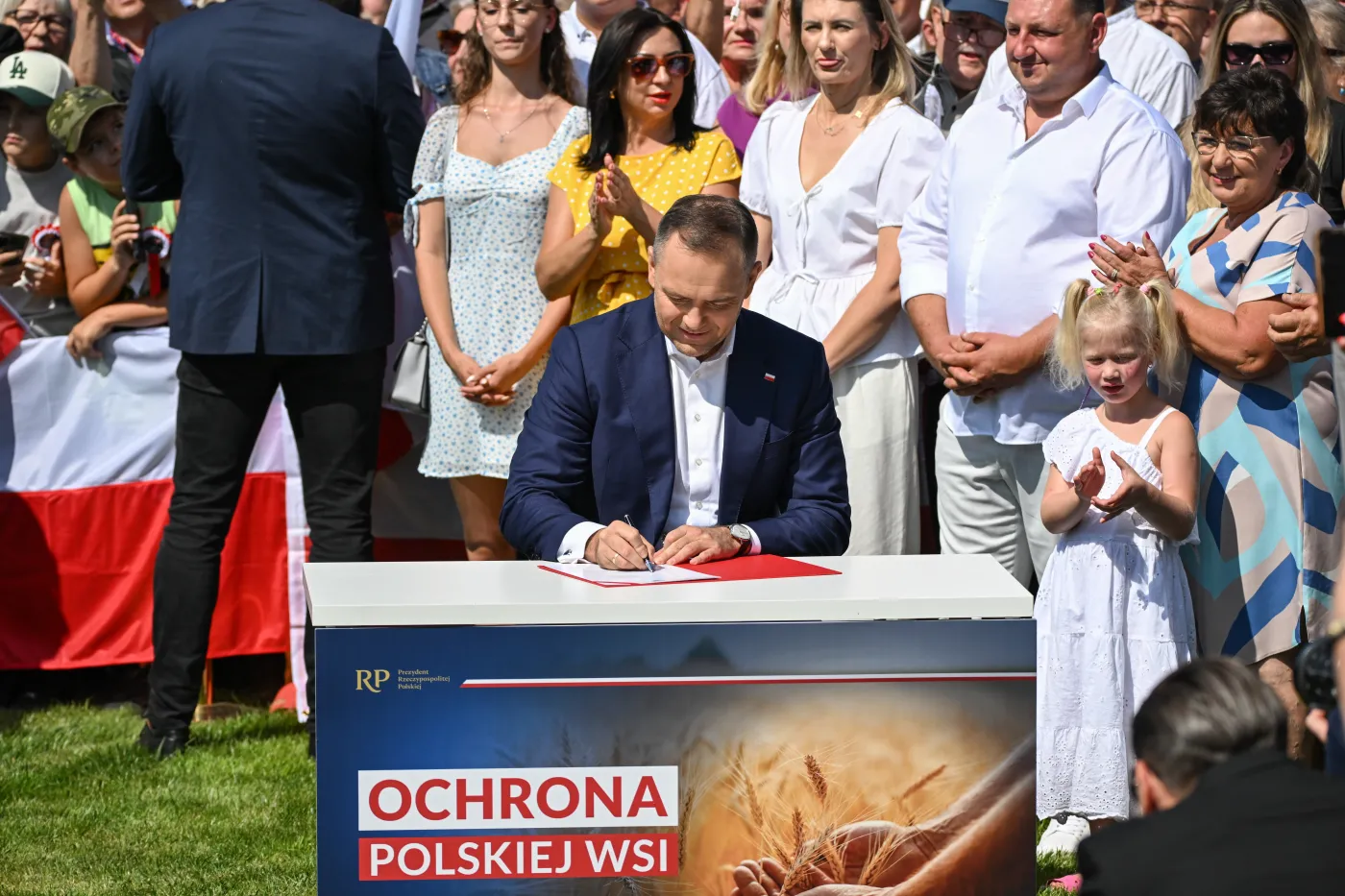 Karol Nawrocki podpisał projekt ustawy o ochronie polskiej wsi