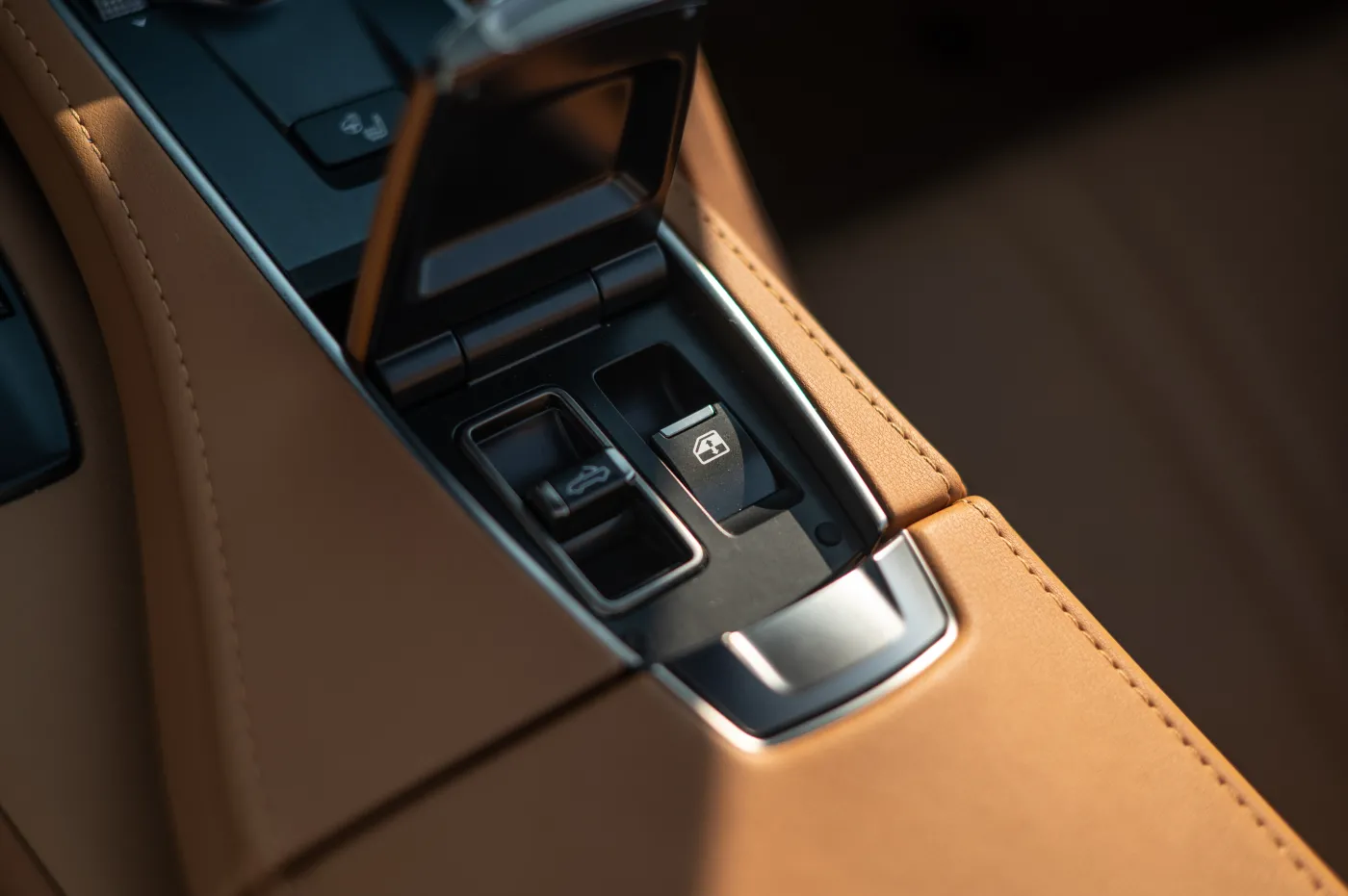 lexus-lc-500-convertible-38577210.jpg