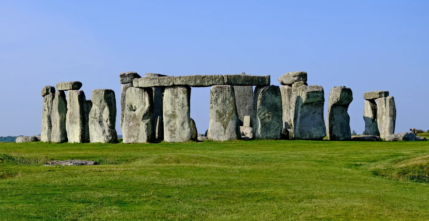 Sensacyjny powrót mistrza szpiegowskich i historycznych opowieści. Tajemnice Stonehenge