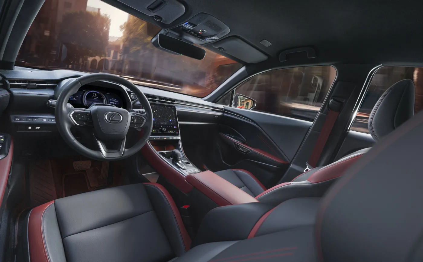 lexus-lbx-vibrant-edition-38579311.jpg