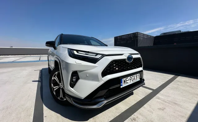 Toyota RAV4 Plug-in Hybrid - szybki SUV dla dużej rodziny