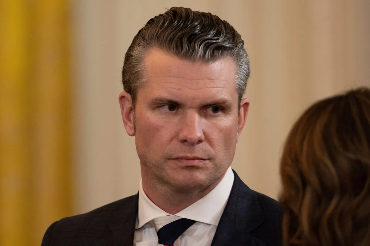 Samolot ministra wojny USA lądował awaryjnie. Do jakiej usterki doszło na pokładzie?