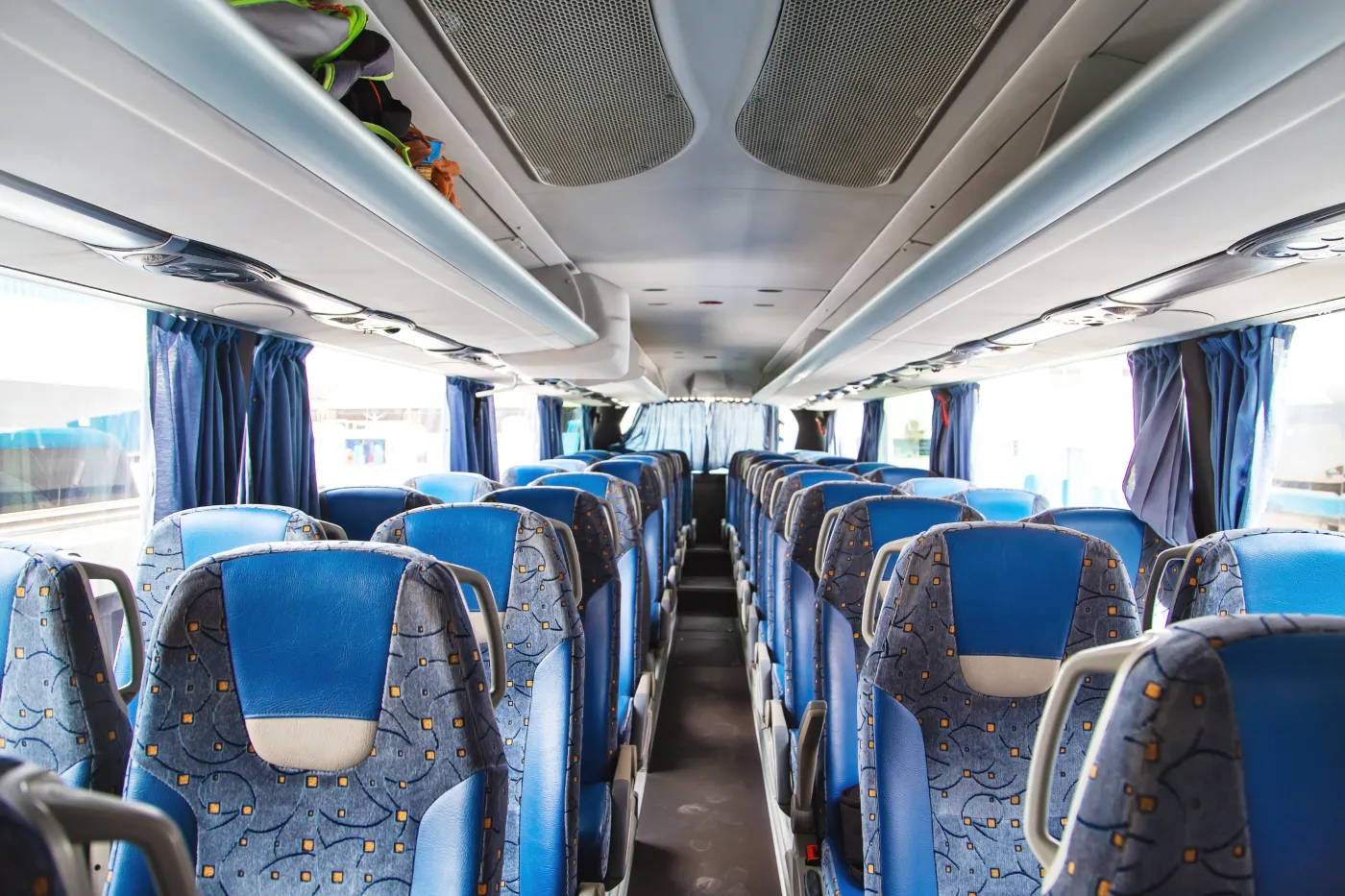 Polski przewoźnik uruchamia kursy autobusowe z Warszawy do Królewca. Decyzja budzi niepokój służb