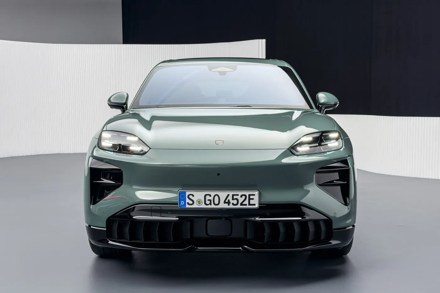porsche-cayenne-electric-38951287.jpg