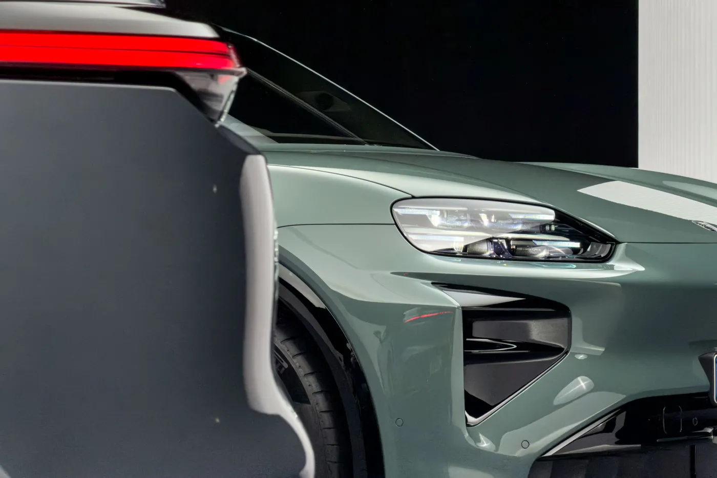 Nowy SUV Porsche wjeżdża na rynek. Ma 1156 KM i tak wygląda