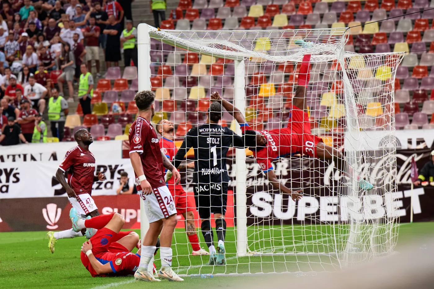 Kraj Unii Europejskiej ogranicza możliwość zatrudniania obcokrajowców. 200 tys. euro kary za złamanie przepisów