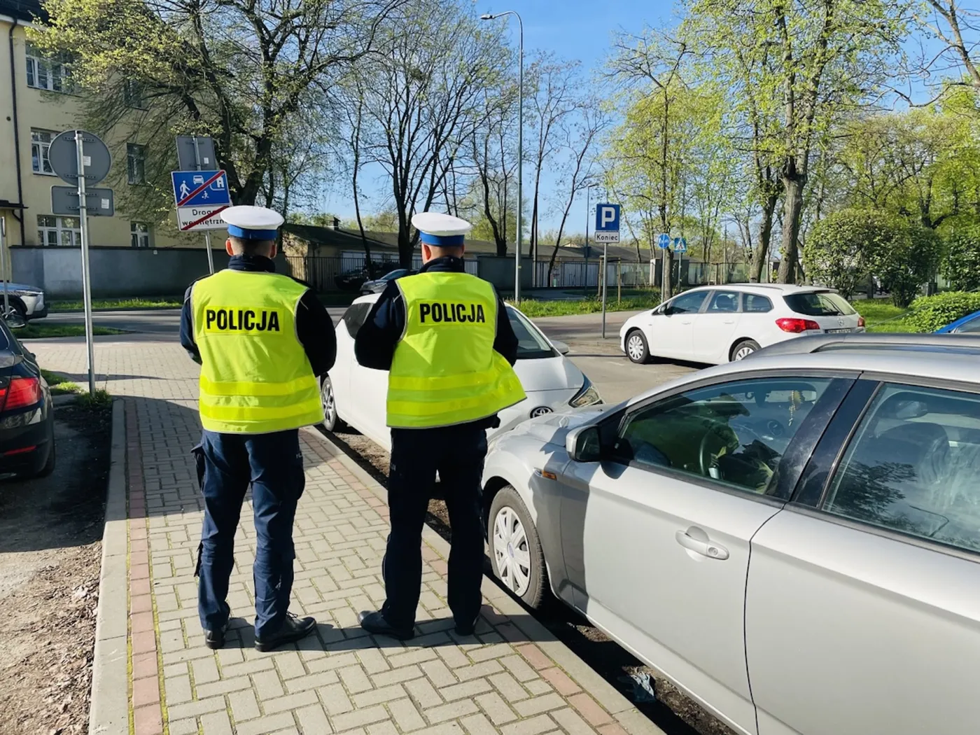 Niebieski znak D-40 wprowadza nową zasadę. Leci 3000 zł mandatu