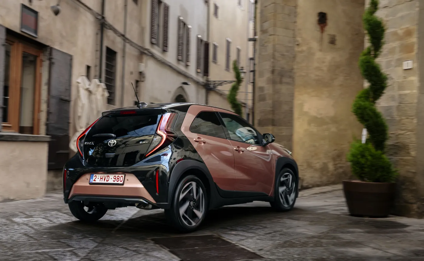 nowa-toyota-aygo-x-hybrid-38984343.jpg