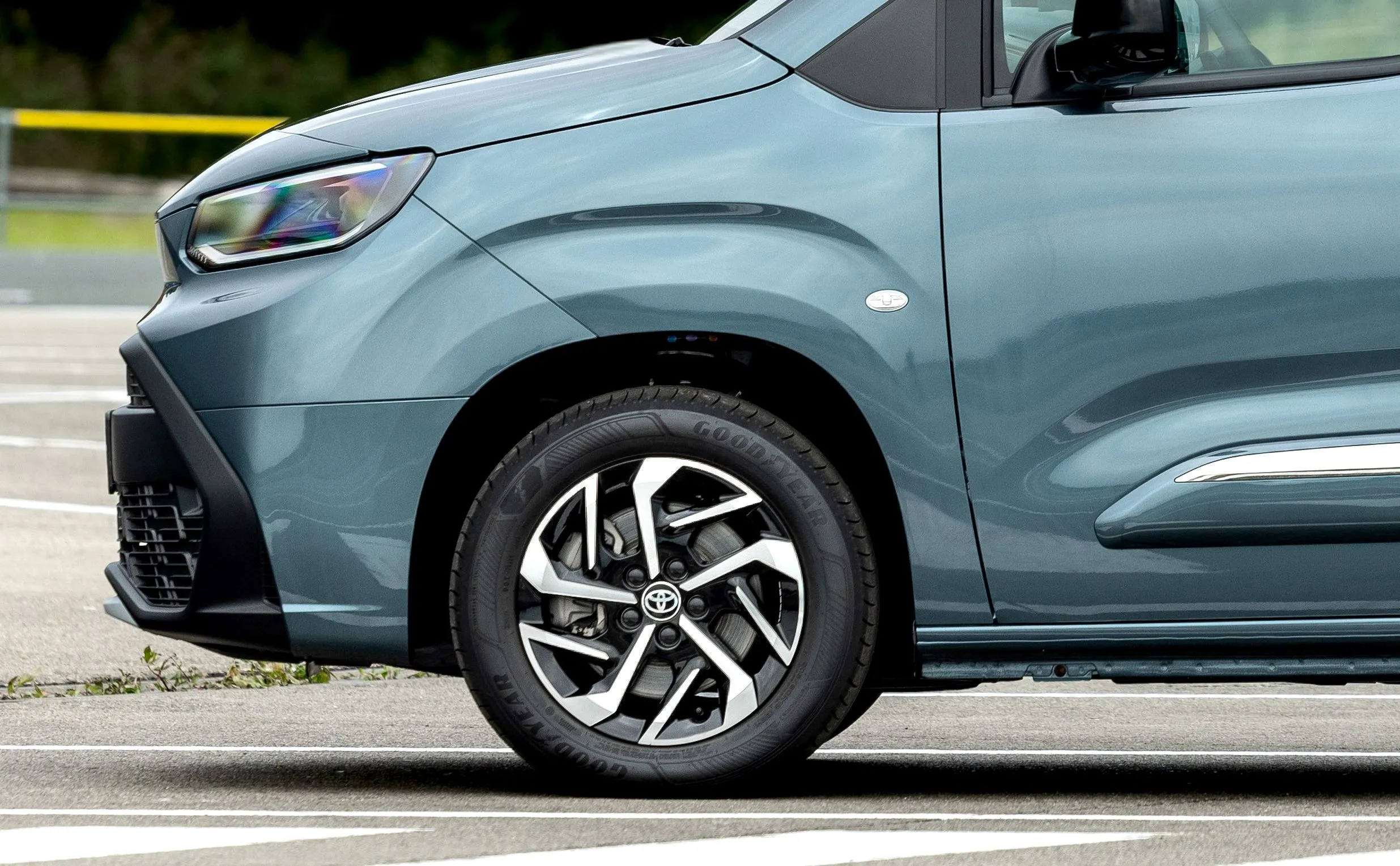 Oto nowa Toyota za 39 500 zł. Ma silnik 1.5 i gwarancję na 1 mln km
