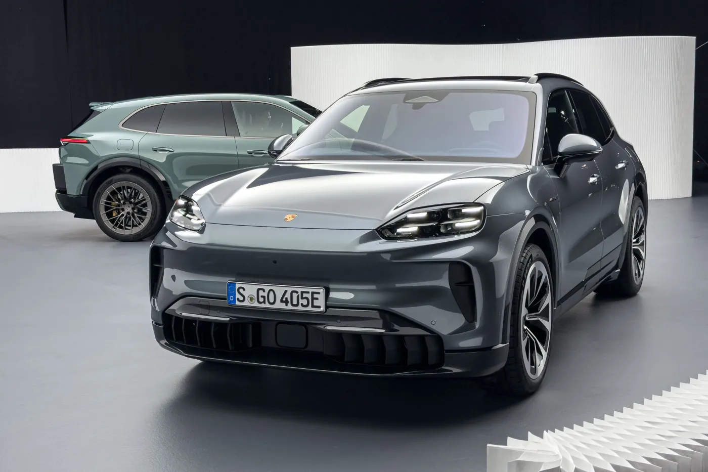 porsche-cayenne-electric-38951213.jpg