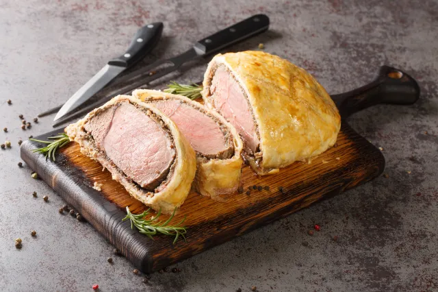 Pyszny obiad na sobotę. Podajemy przepis, Ty gotujesz. Polędwiczki à la Wellington