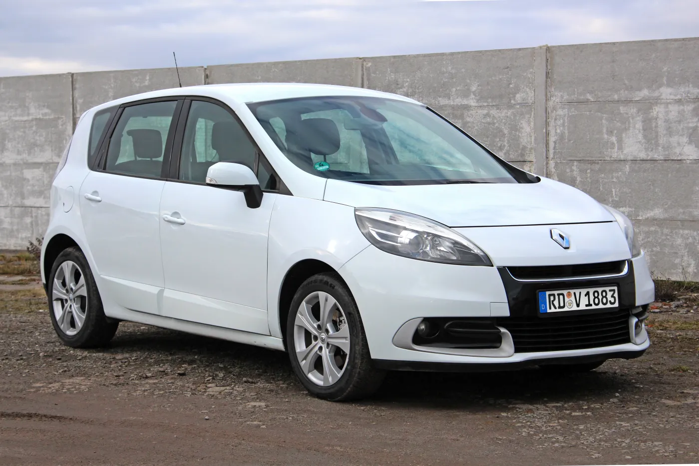 QUIZ. Tych samochodów już się nie produkuje, ale na pewno większość z nich pamiętasz. 8/10 to wynik godny automaniaka