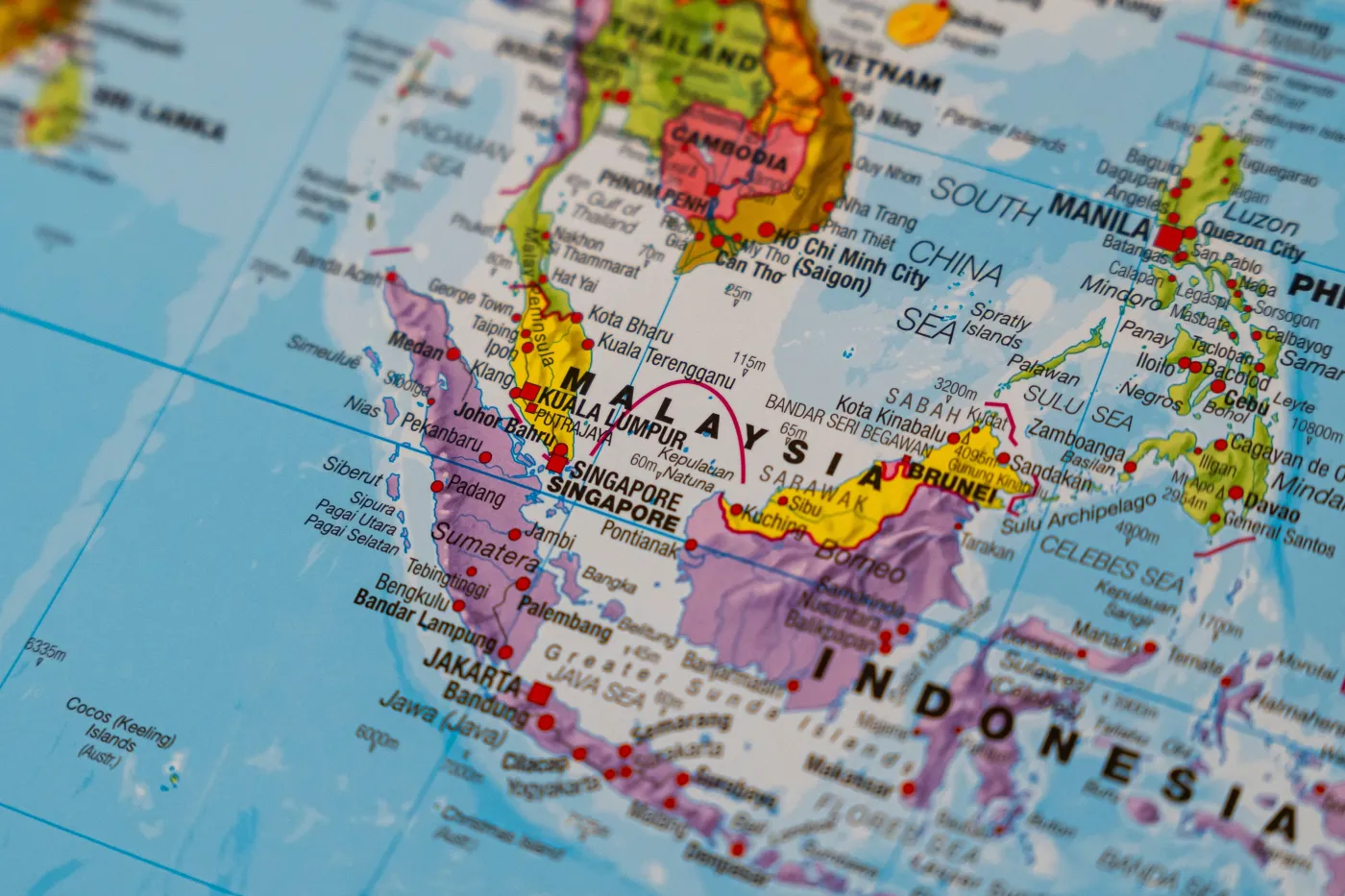 Wielki quiz ze stolic świata. Tytuł magistra nie gwarantuje kompletu punktów. 50. proc. osób z wyższym wykształceniem nie zdobędzie 26/32