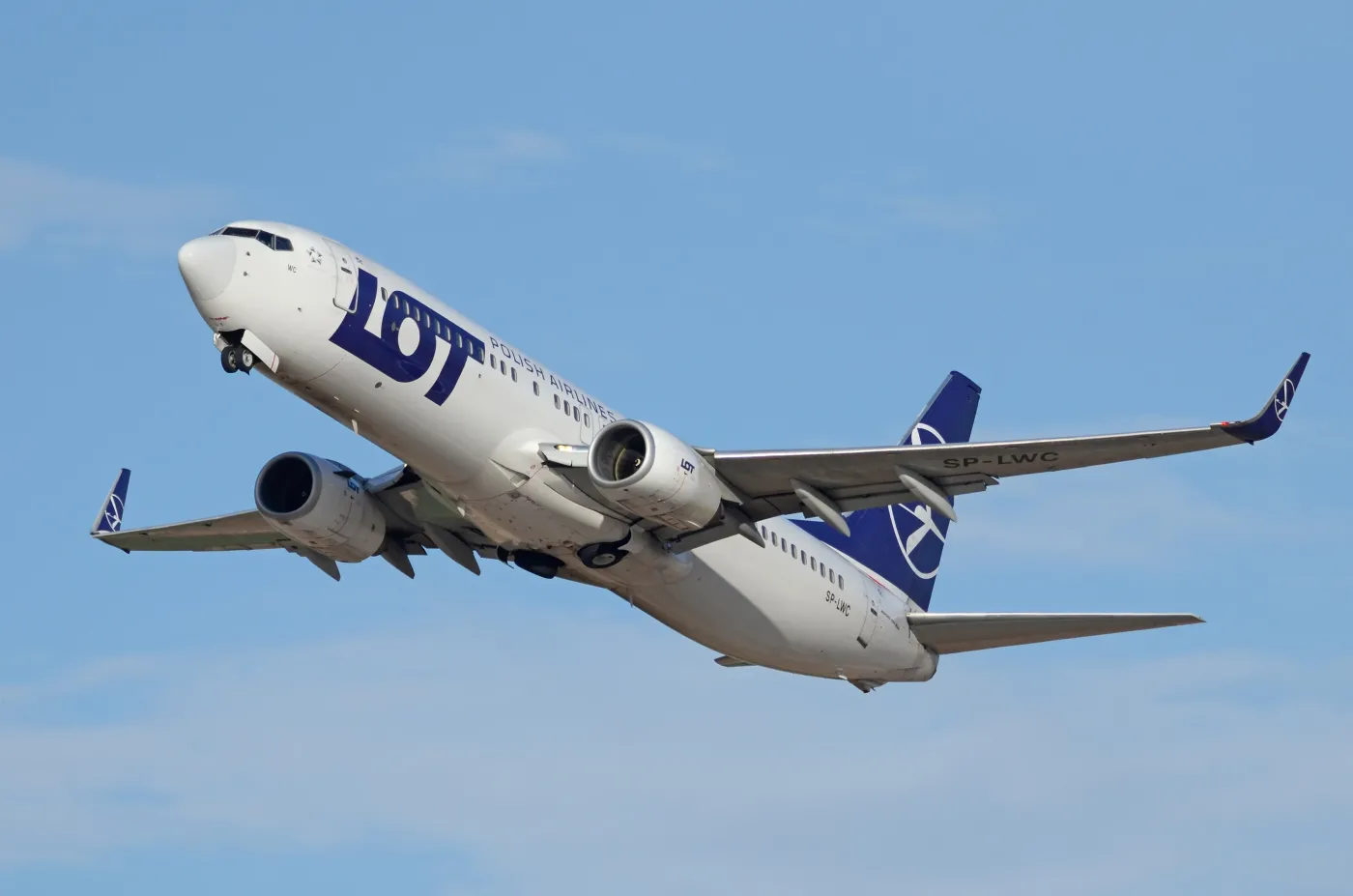 Odwołane loty w marcu 2026. Gdzie nie polecą samoloty? Linie lotnicze wydają komunikaty i zwracają pieniądze dla klientów