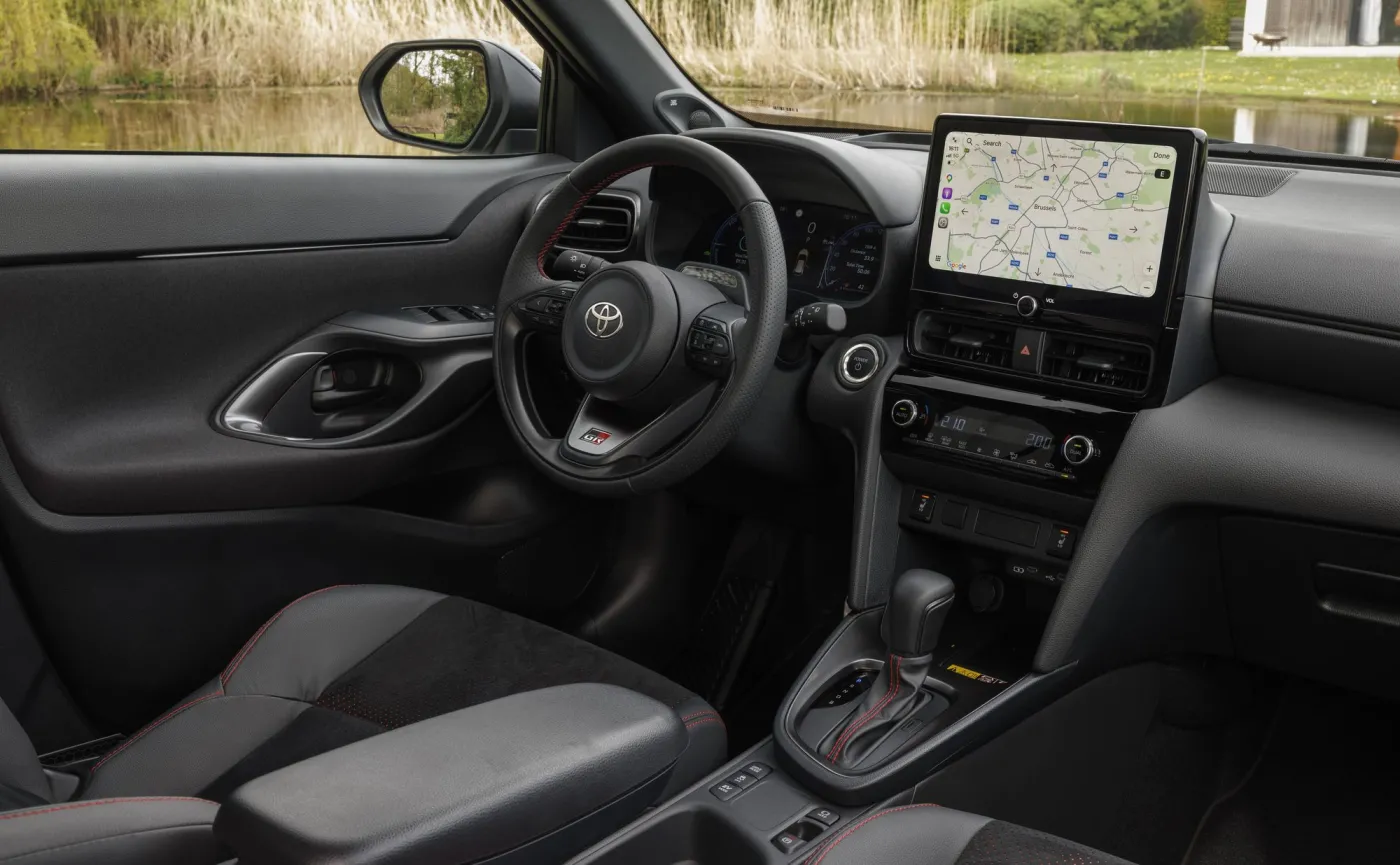 Nowa Toyota Yaris Cross wnętrze