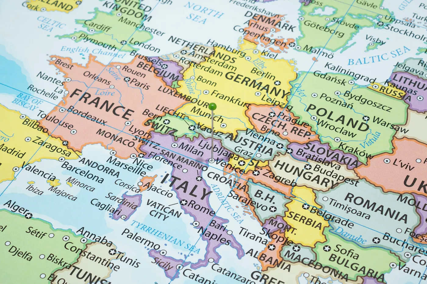 Close,Up,To,A,Venice,City,With,A,Green,Pin