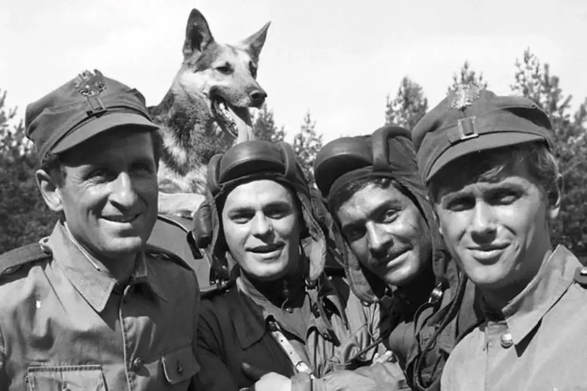Zakłamuje historię, ale Polacy i tak go uwielbiają. Kultowy serial PRL ma 60 lat