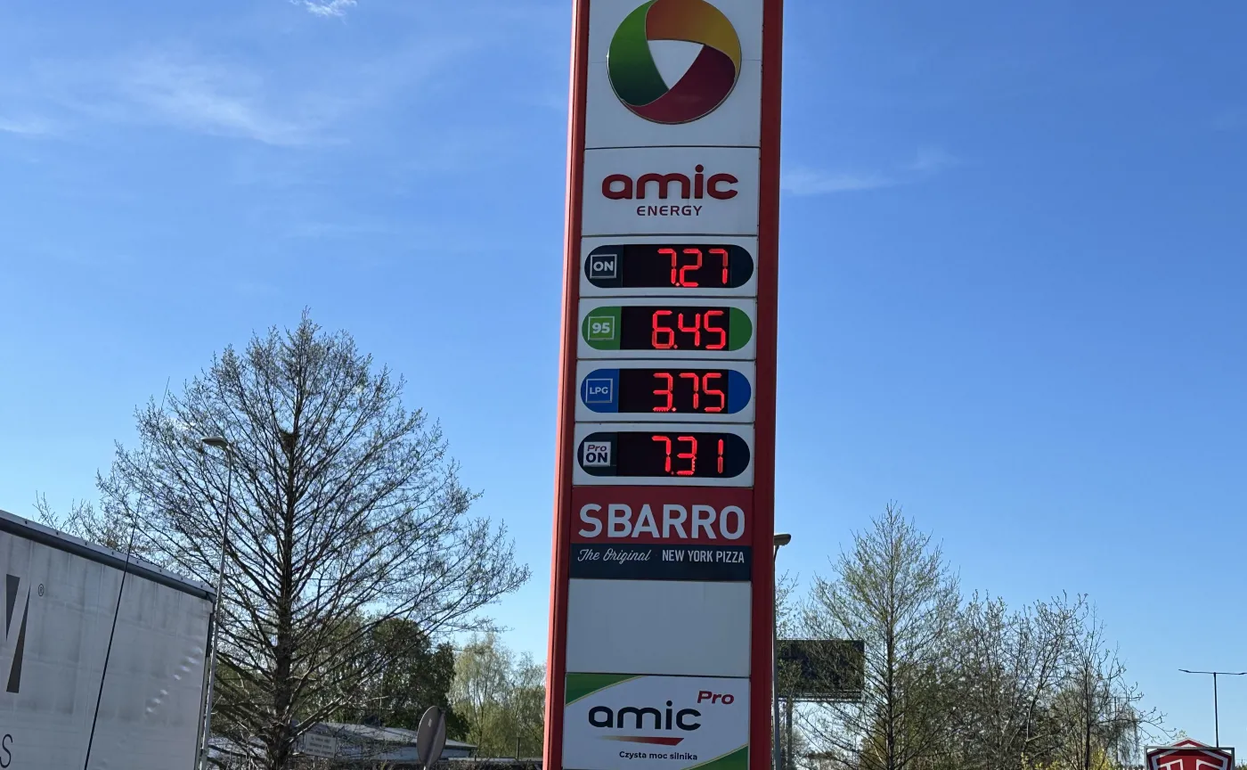 stacja-paliw-amic-energy-39132602.jpeg