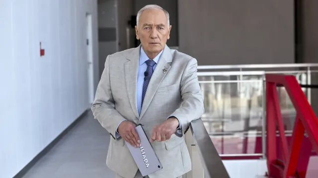 Karol Strasbuger się rozwodzi? Prezenter "Familiady" zabrał głos