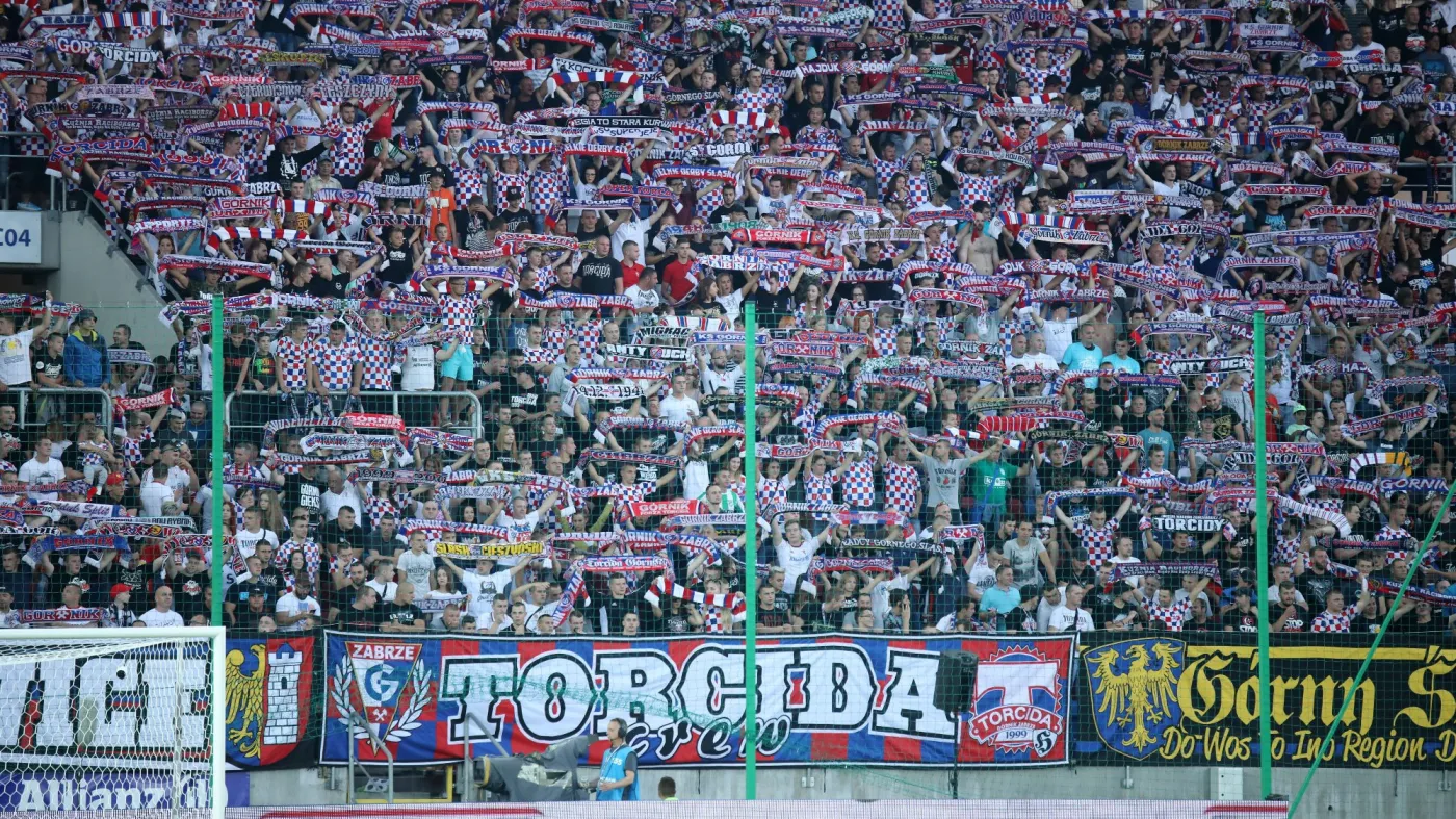 UEFA uderza w Lecha i Górnika. Wysokie kary i zamknięte trybuny