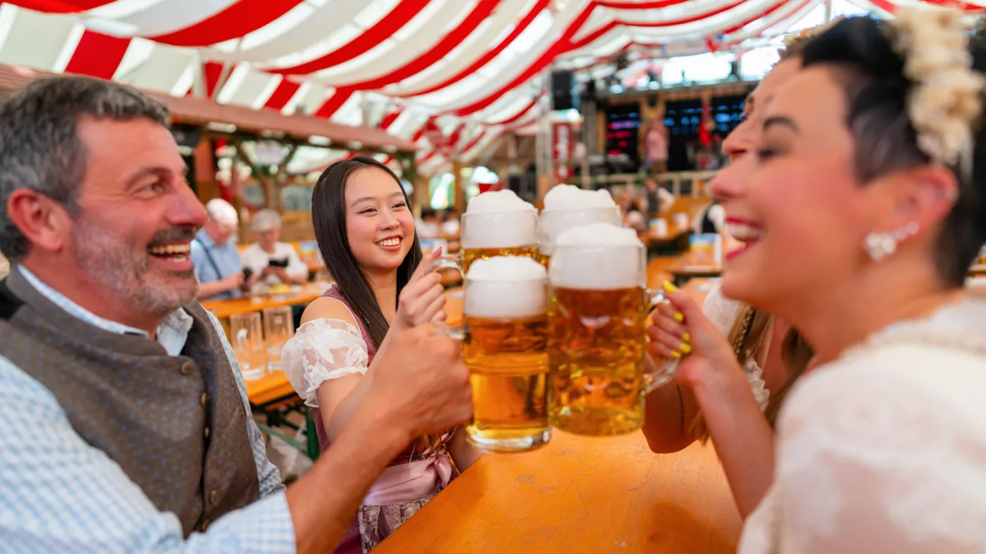 Oktoberfest to święto jesieni i dobry pretekst by odwiedzić Niemcy i Bawarię. City break w Monachium czy Berlinie jest rewelacyjny. Jednak święto październikowe, to także pretekst by odbywać podróże po całym świecie, nawet do Argentyny.