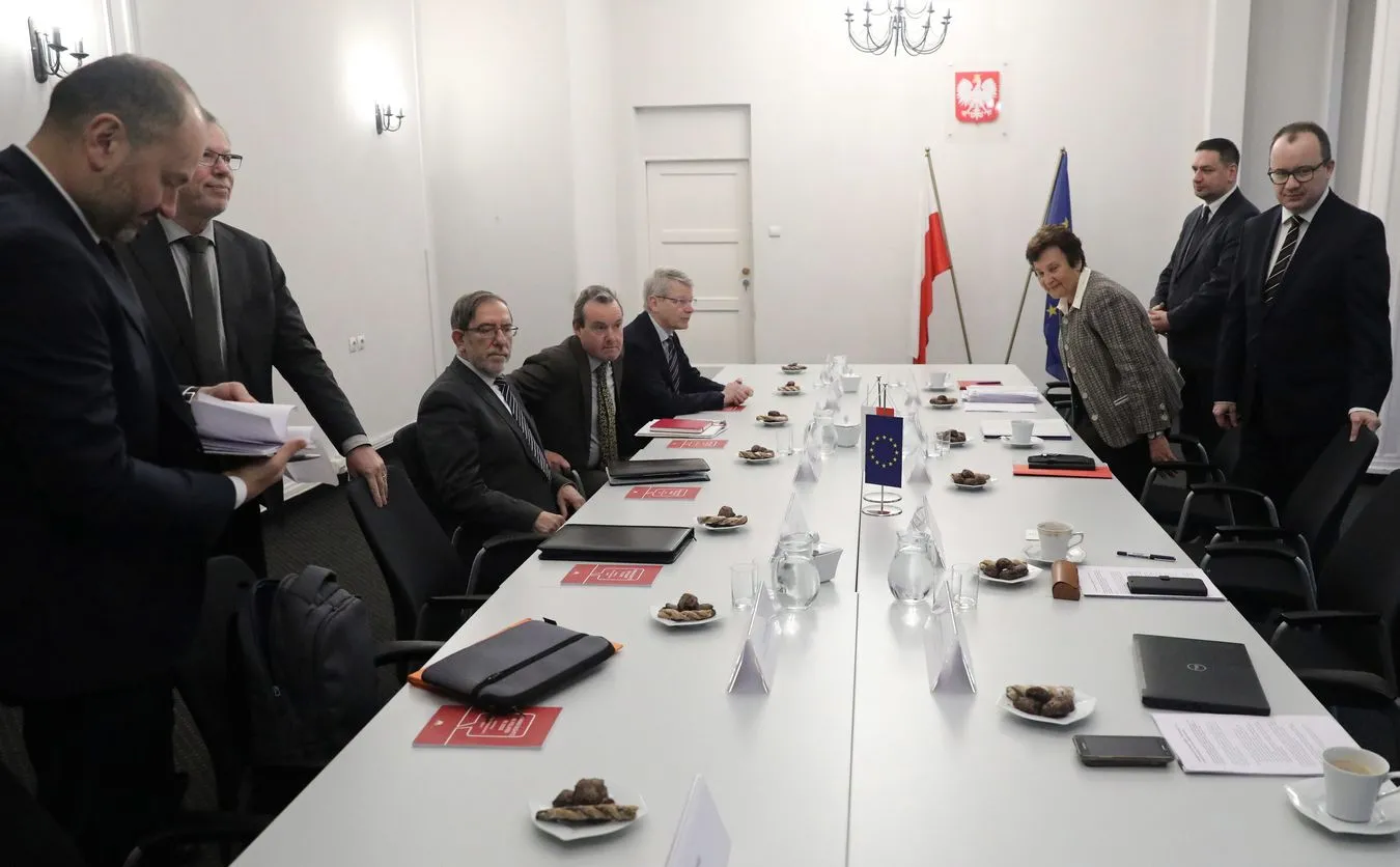 PiS surowo ocenia Komisję Wenecką: Wydała opinię kagańcową