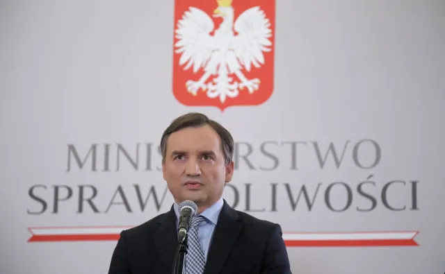 Ziobro i Warchoł oburzeni opinią Komisji Weneckiej. "Parodia", "nadaje się do kosza"