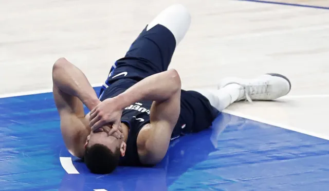 Liga NBA: Clippers wygrali, ale stracili Dwighta Powella
