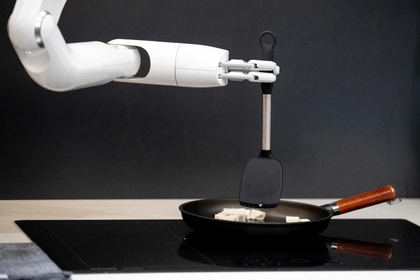 gotujacy-robot-kuchenny-12565598.jpg
